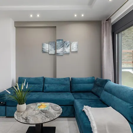 Renaissance Experience Village * Vergia