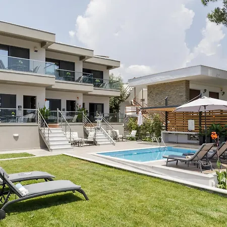 Renaissance Experience Village * Vergia