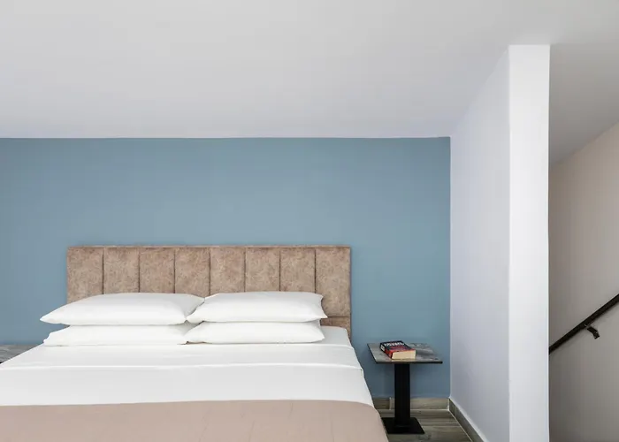 Renaissance Experience Village * Vergia