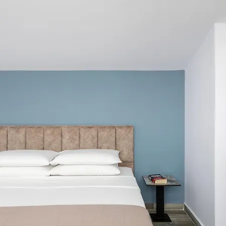 Renaissance Experience Village * Vergia